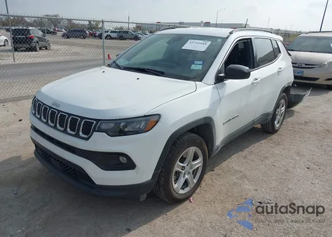 2023 Jeep Compass Latitude 4X4 z USA, uszkodzony, nr VIN 3C4NJDBN9PT553441